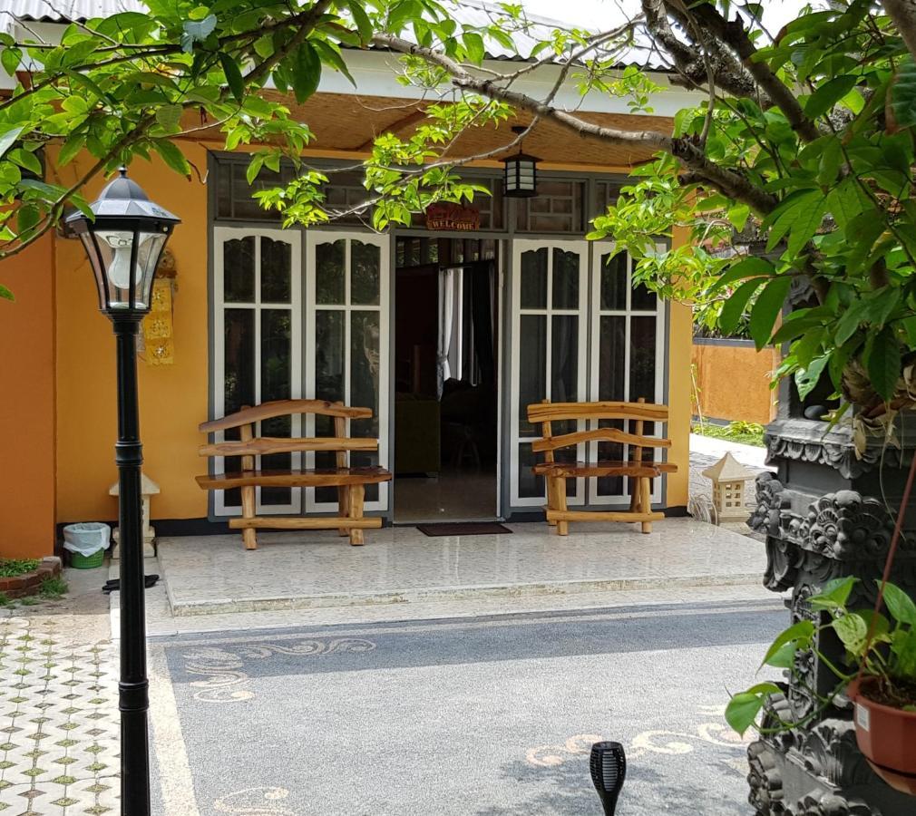 Dewi Sri Guesthouse マタラム エクステリア 写真