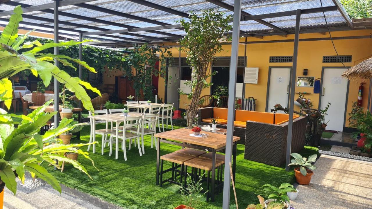 Dewi Sri Guesthouse マタラム エクステリア 写真