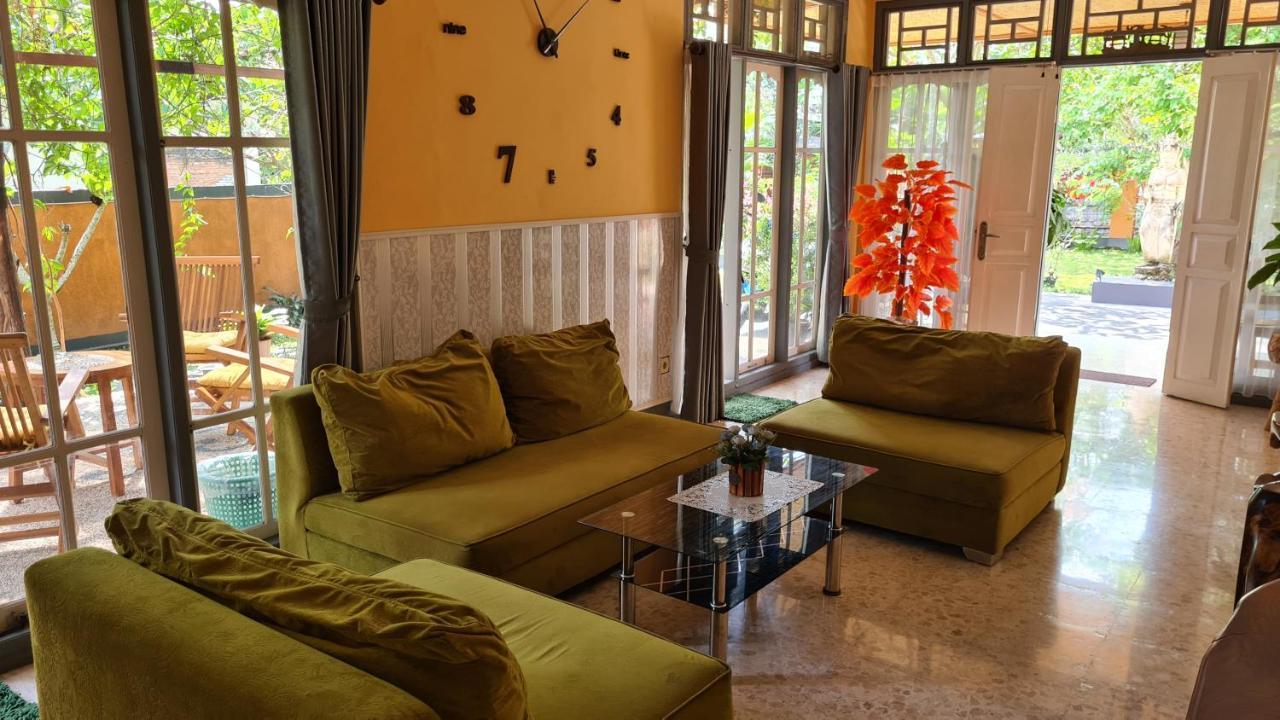 Dewi Sri Guesthouse マタラム エクステリア 写真