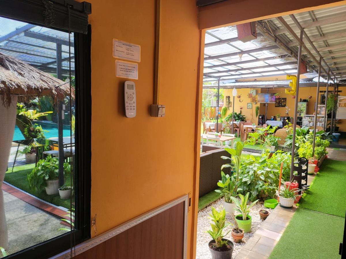 Dewi Sri Guesthouse マタラム エクステリア 写真