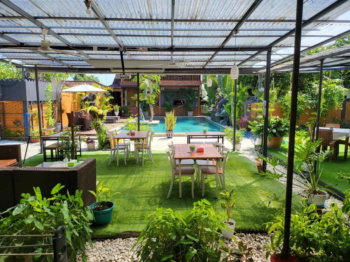 Dewi Sri Guesthouse マタラム エクステリア 写真