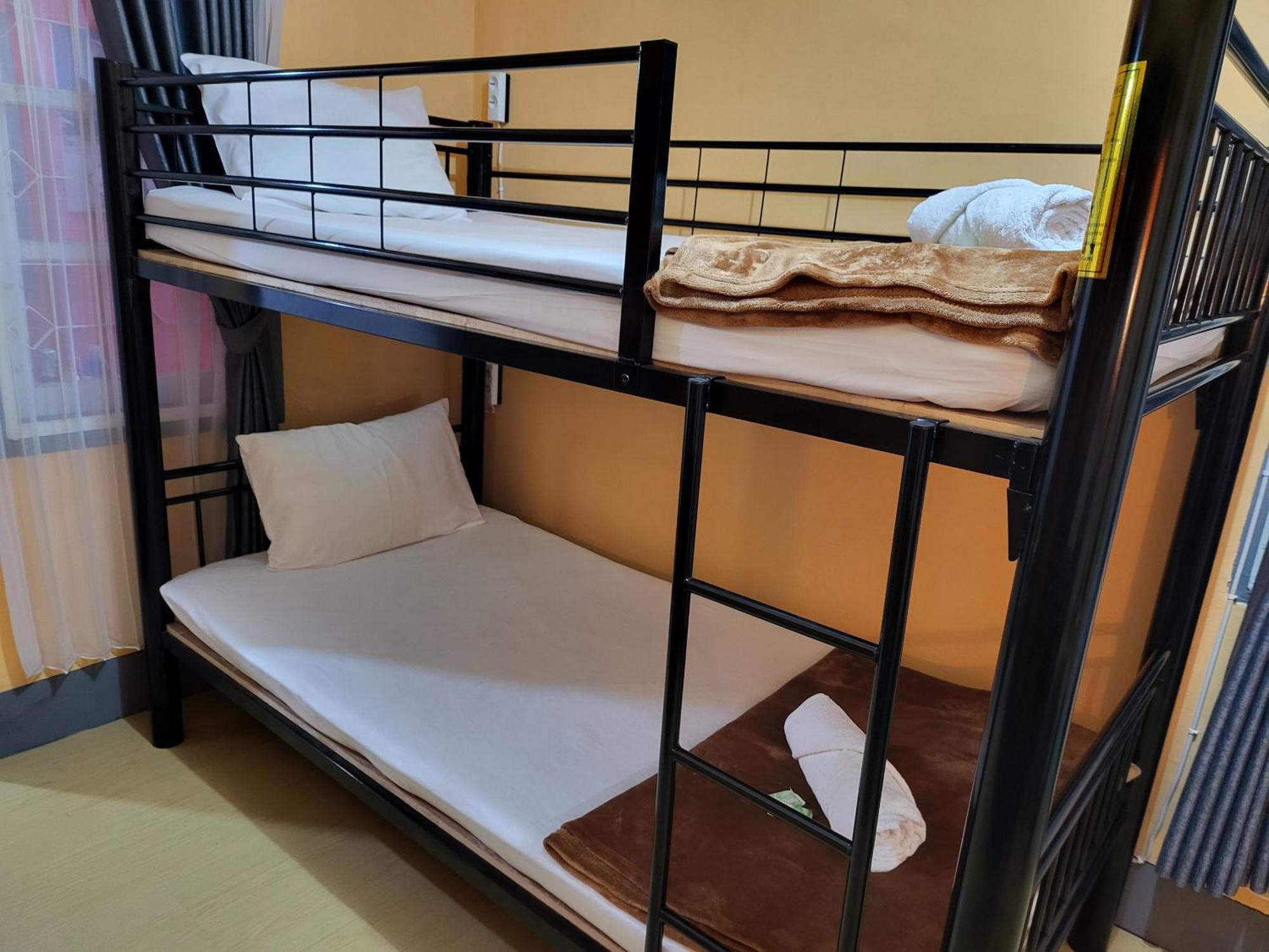 Dewi Sri Guesthouse マタラム エクステリア 写真