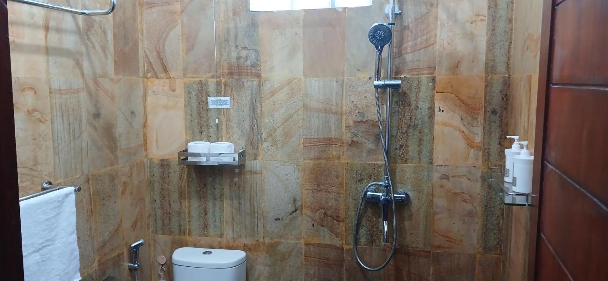 Dewi Sri Guesthouse マタラム エクステリア 写真