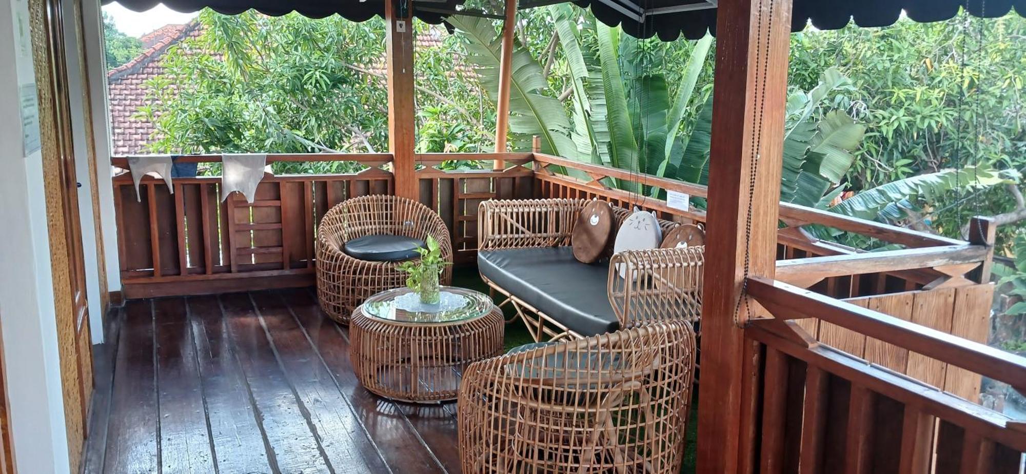 Dewi Sri Guesthouse マタラム エクステリア 写真