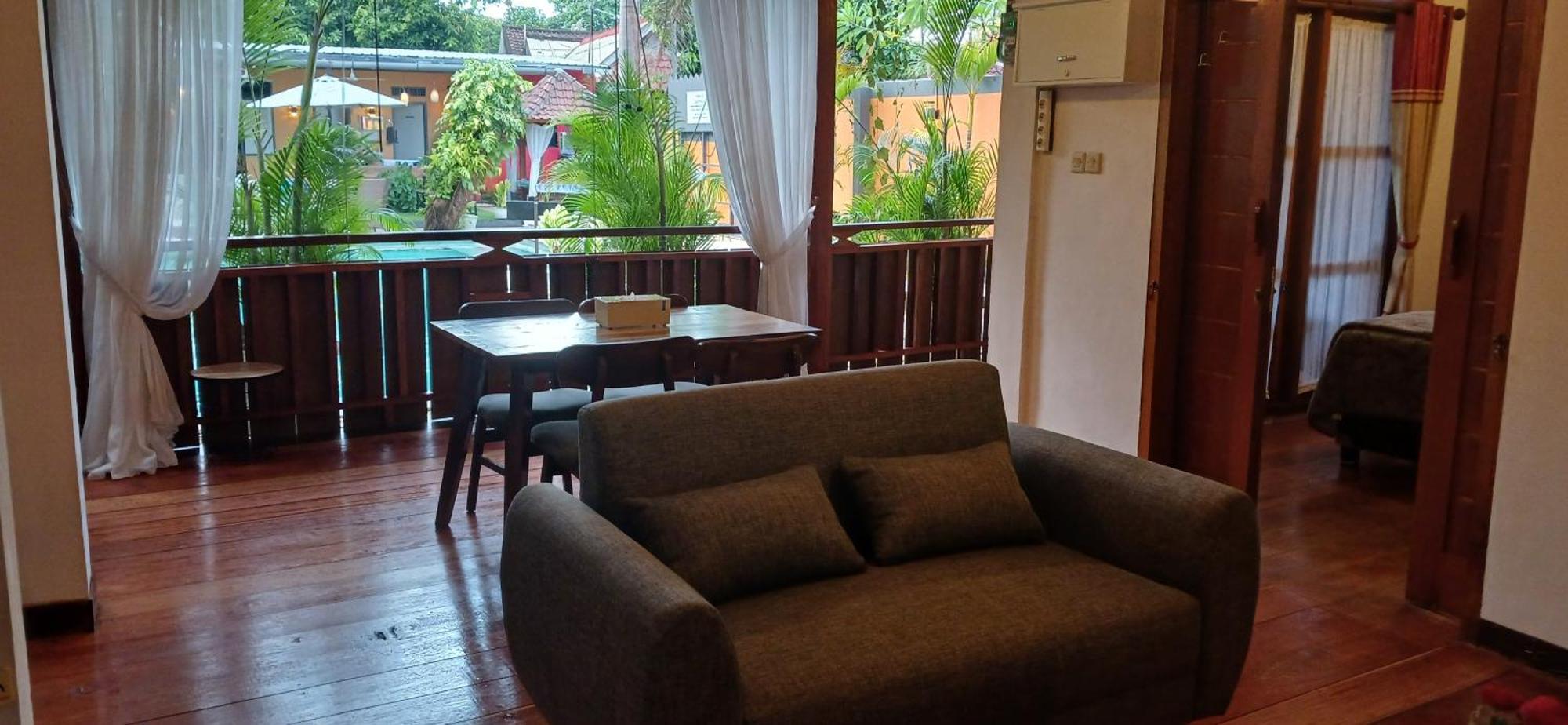 Dewi Sri Guesthouse マタラム エクステリア 写真