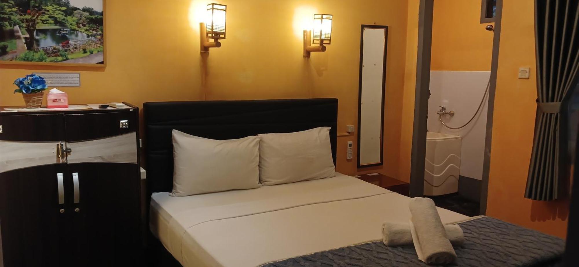 Dewi Sri Guesthouse マタラム エクステリア 写真