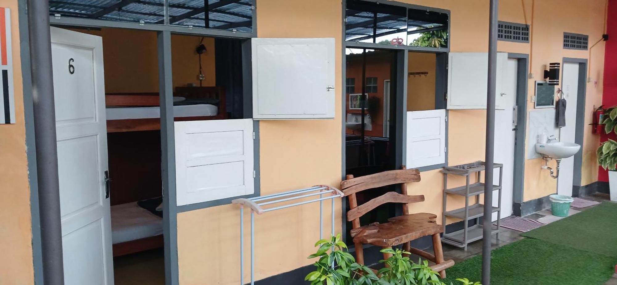 Dewi Sri Guesthouse マタラム エクステリア 写真